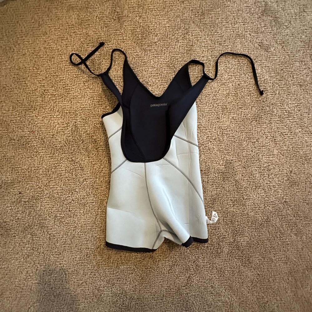 Patagonia sz8 wetsuit shorty with tie “R” - Picture 5 of 7